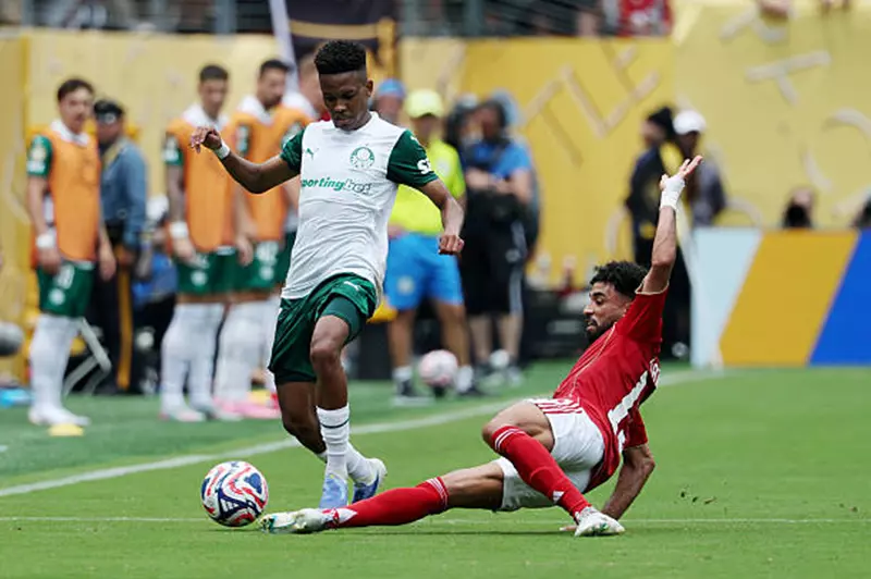 إستيفاو لاعب بالميراس خلال مواجهة الأهلي